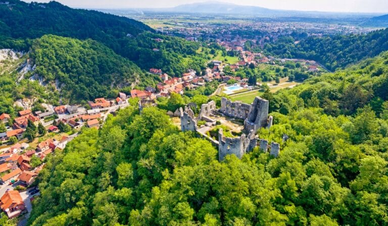 Město Samobor ve vnitrozemí Chorvatska