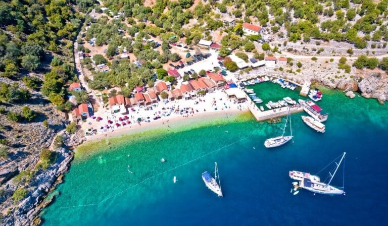 Objevte krásu a atmosféru města Beli na chorvatském pobřeží